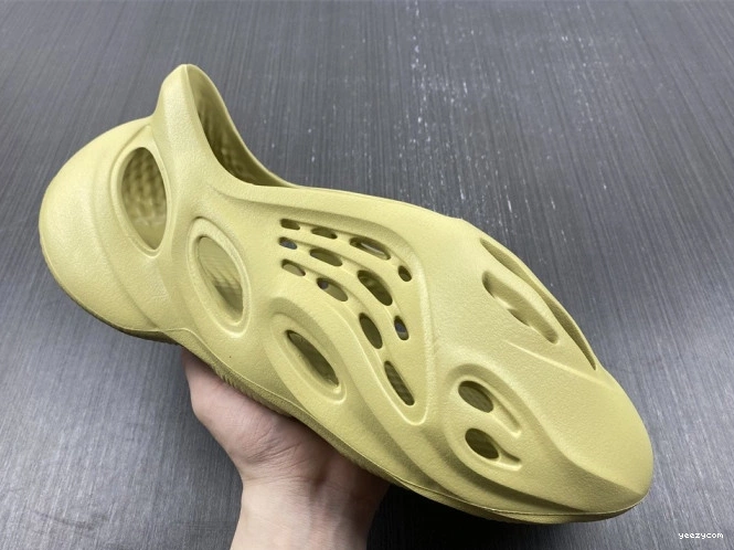 RNNR Foam Adidas Yeezy Sulfur GV6775 0802